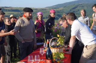 À table avec les vendangeurs : festin et tradition 